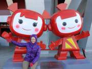 no idea who these two are. she looks familiar though.